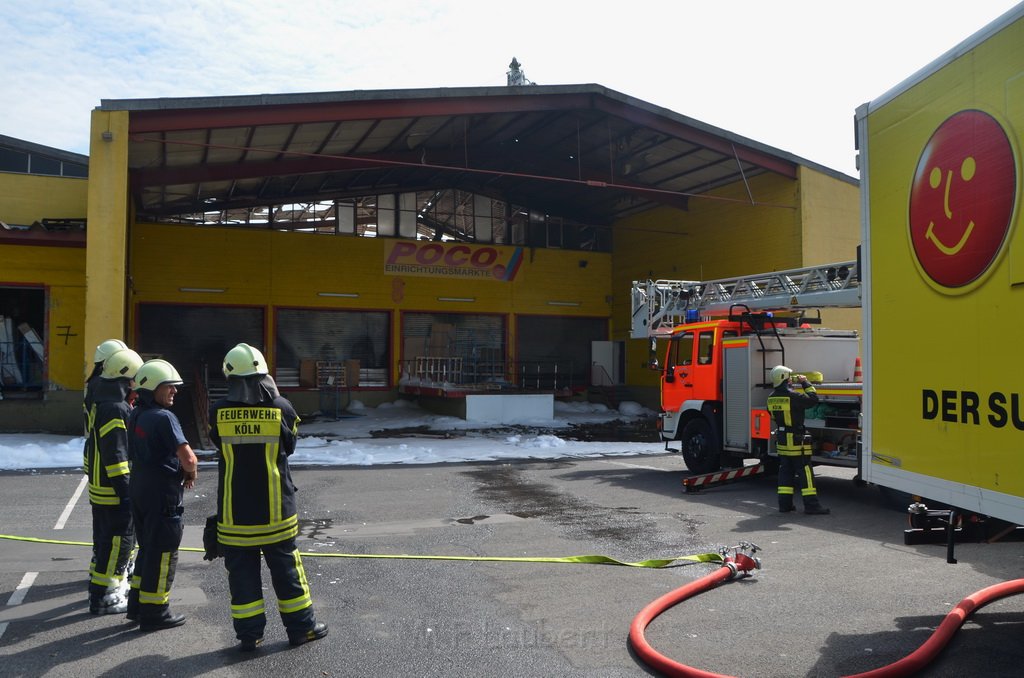 Grossfeuer Poco Lager Koeln Porz Gremberghoven Hansestr P897.jpg - Miklos Laubert